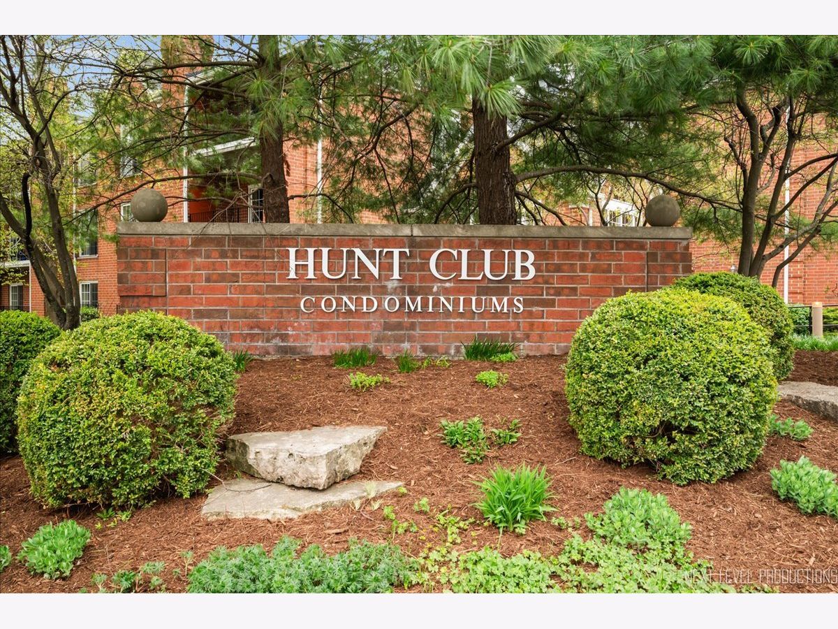 Condominiums Rented Hunt Club Condos St Charles Illinois, 187 Hunt Club