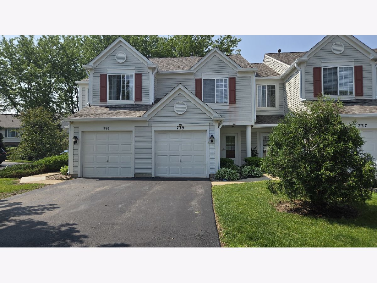Townhomes Rented Carrolwood Naperville Illinois, 739 Blossom