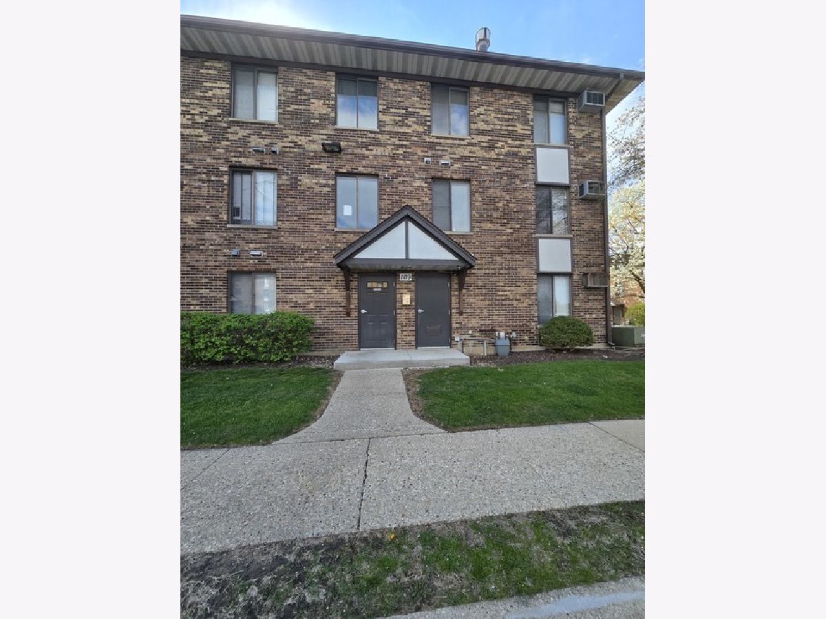 Condominiums Sold Willows Aurora Illinois, 109 Gregory