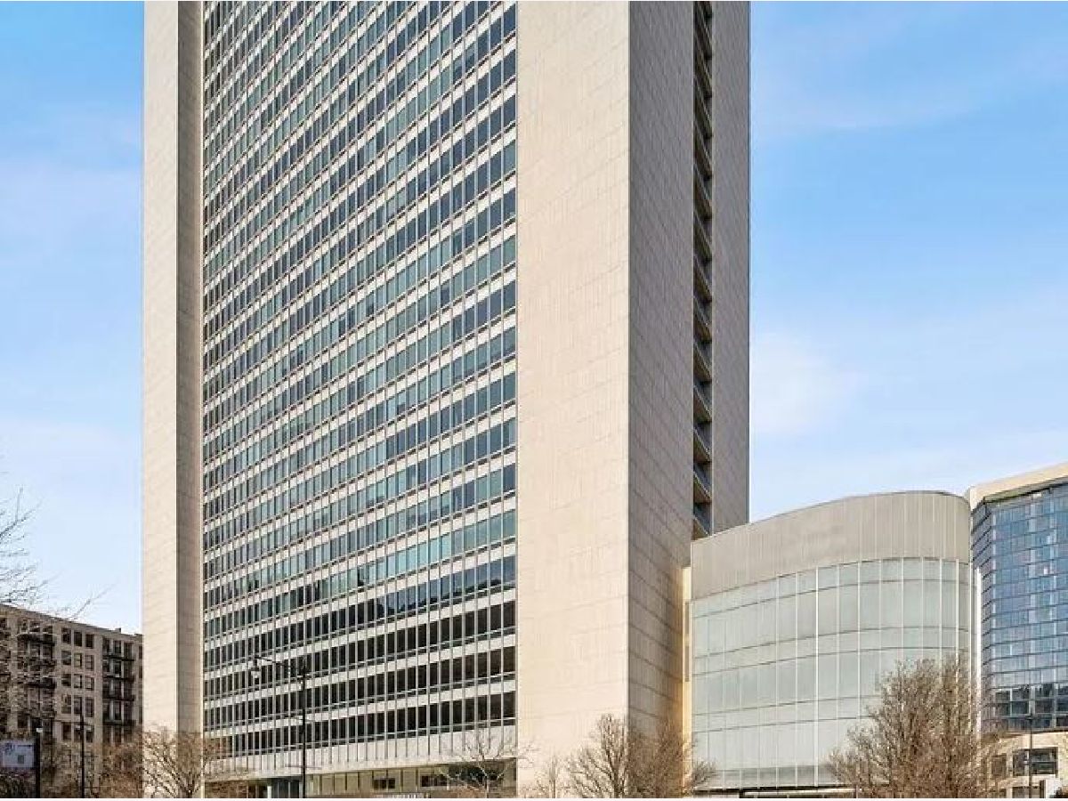 Condominiums Rented Montgomery Chicago Illinois, 500 Superior
