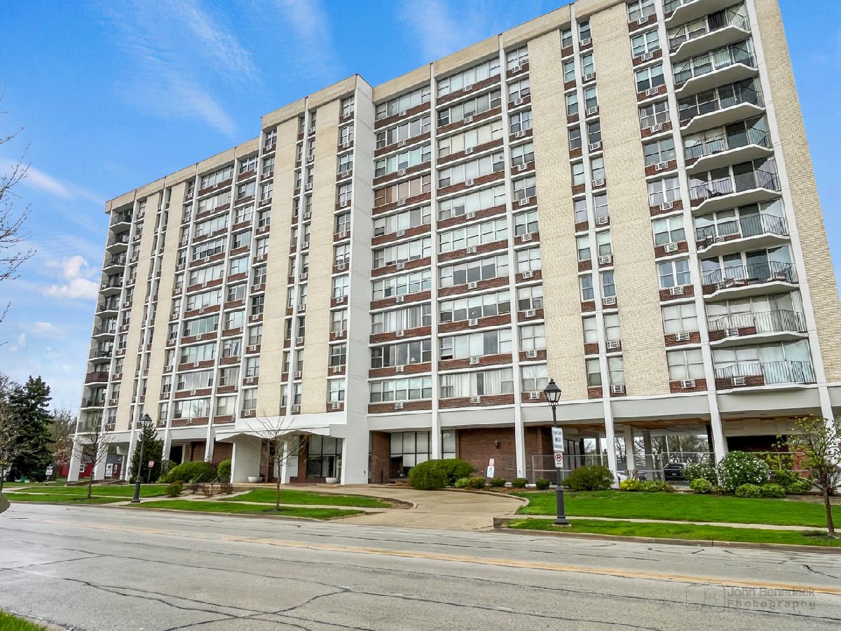 Condominiums Sold Lombard Tower Lombard Illinois, 33 Main