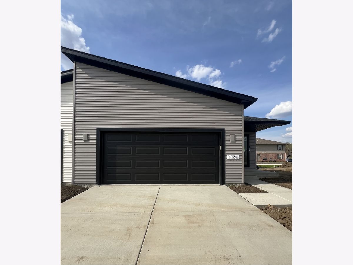 Homes & Condos & Townhomes For Sale Greystone Field Normal Illinois, 1730 Millstone Drive