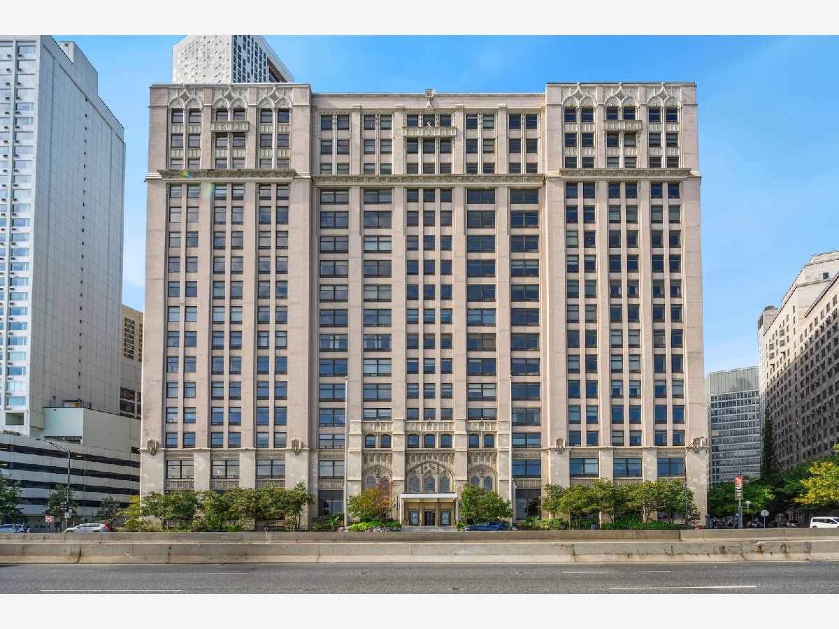 Condominiums Sold Lake Shore Place Chicago Illinois, 680 Lake Shore