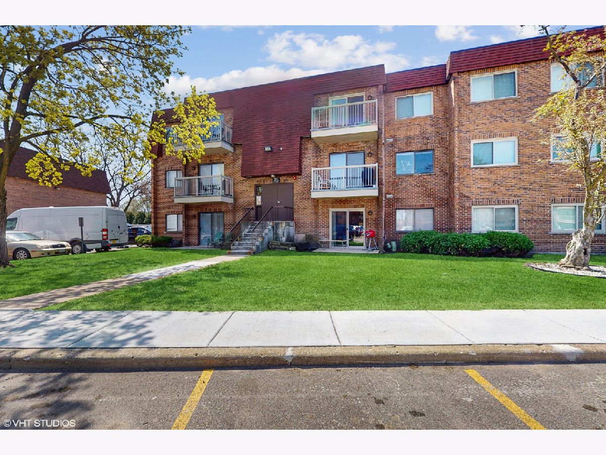 Condominiums Sold Central Village Mount Prospect Illinois, 715 Central