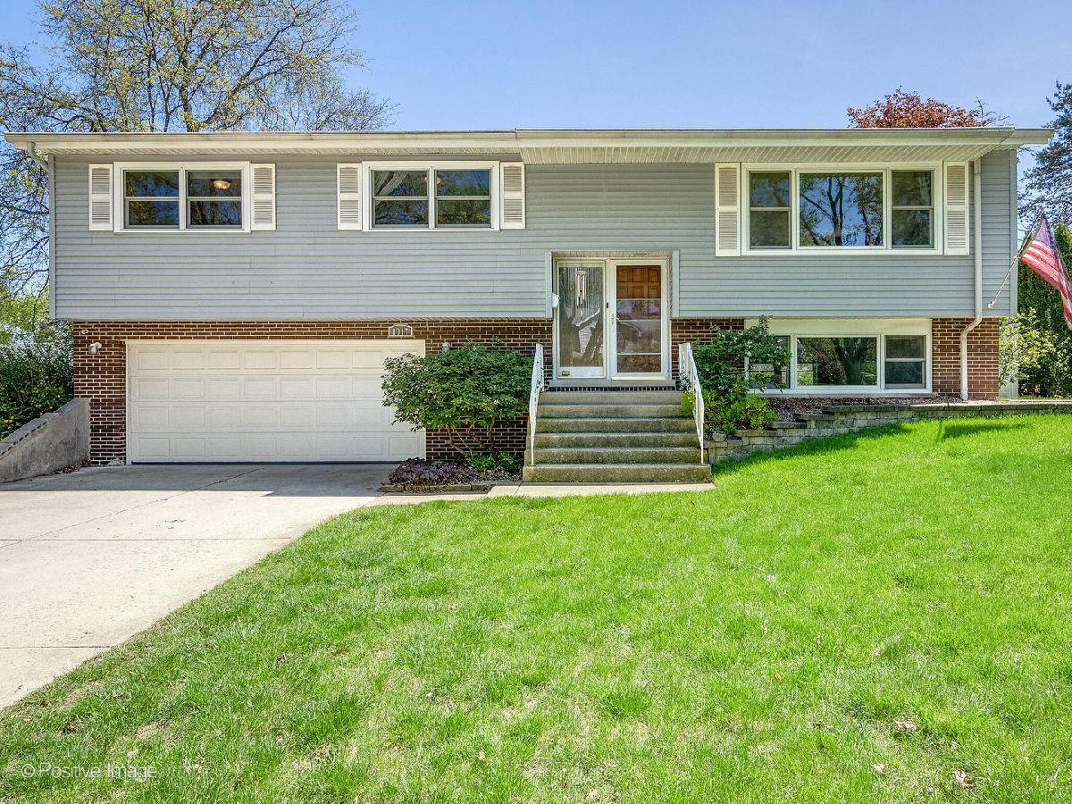 Homes & Condominiums Sold Hinswood Darien Illinois, 1017 Belair
