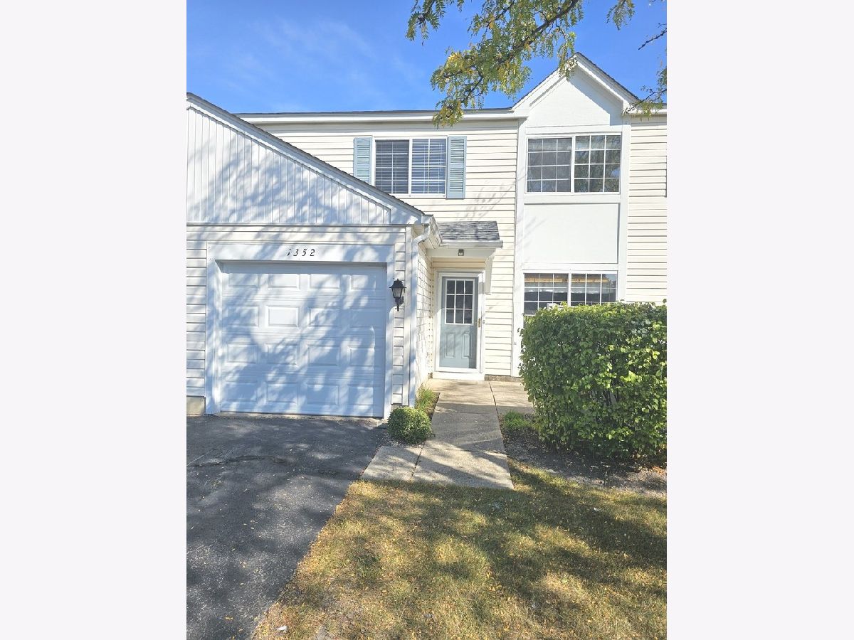 Homes & Townhomes Rented Eagle Pointe Naperville Illinois, 1352 Normantown