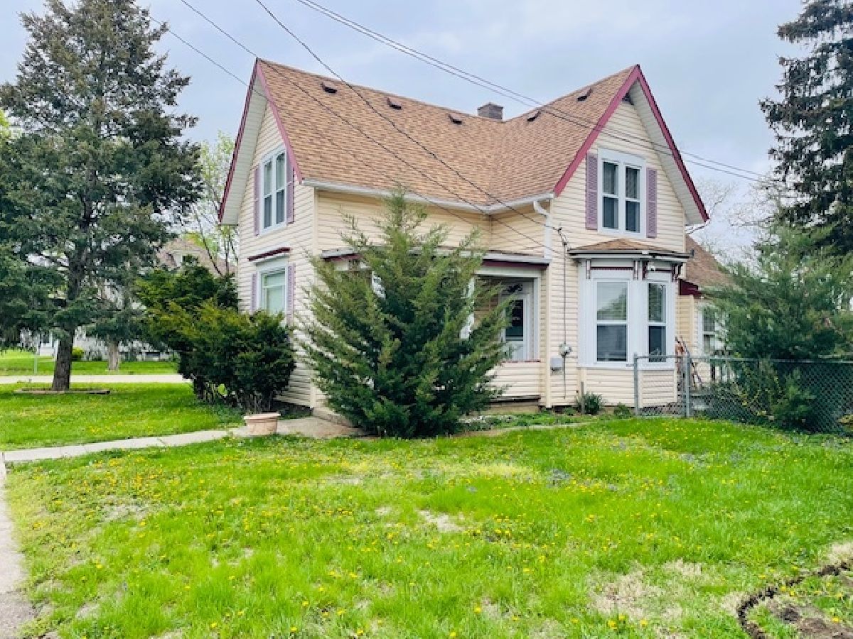 Homes & Condos & Townhomes Sold Old Town Carpentersville Illinois, 242 Grove