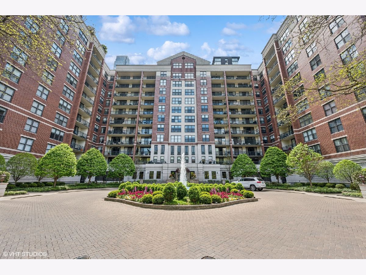 Condominiums Sold Park Newberry Chicago Illinois, 55 Delaware