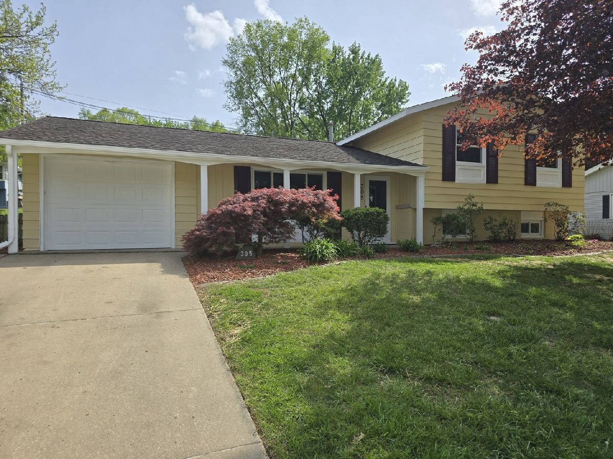 Homes & Condos & Townhomes Sold Fairway Knolls Bloomington Illinois, 305 Rowe