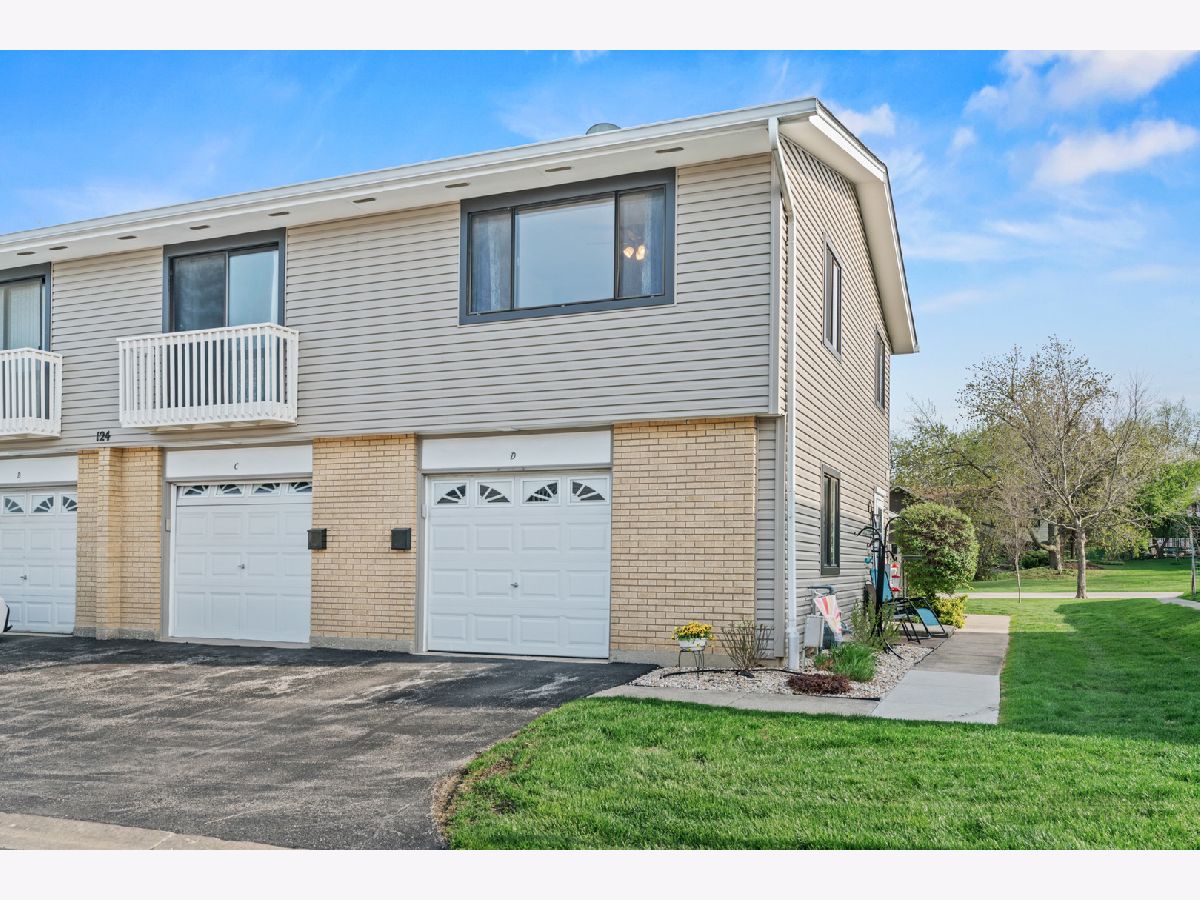 Townhomes & Condos & Homes Sold Fairfield Bloomingdale Illinois, 124 Fairlane
