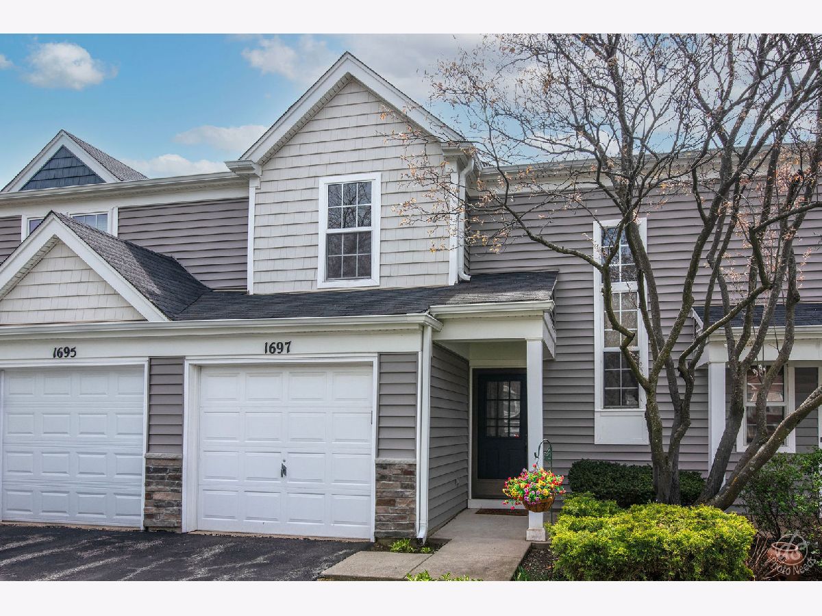 Townhomes & Homes Sold College Green Elgin Illinois, 1697 College Green