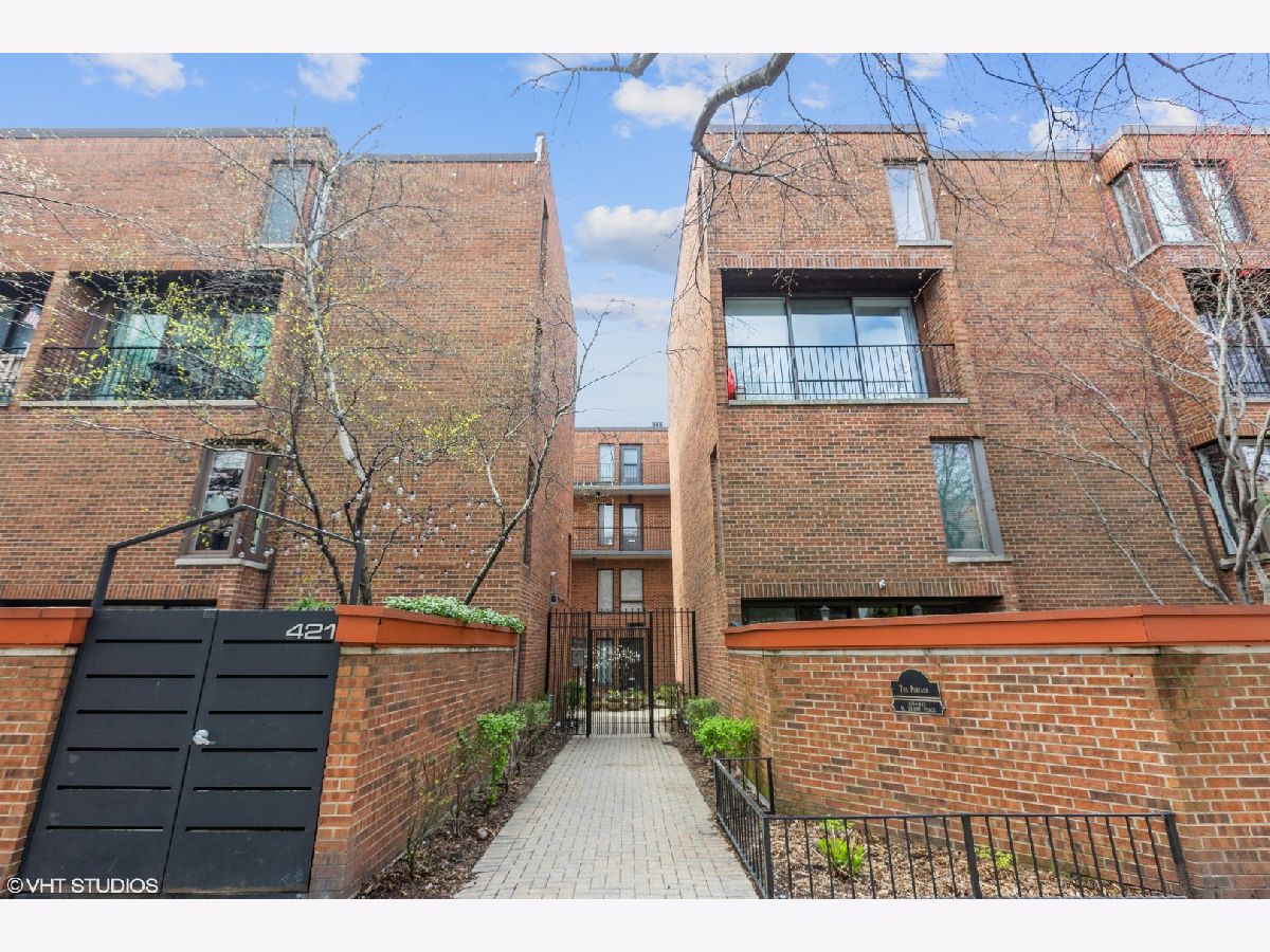 Townhomes & Condos Rented The Portals Chicago Illinois, 441 Grant