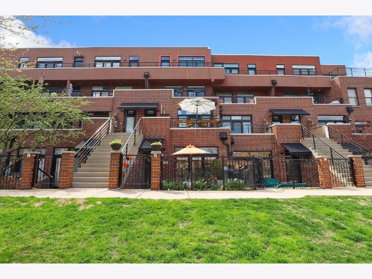 Townhomes & Condos Sold Riverwalk Townhomes Chicago Illinois, 2960 River Walk