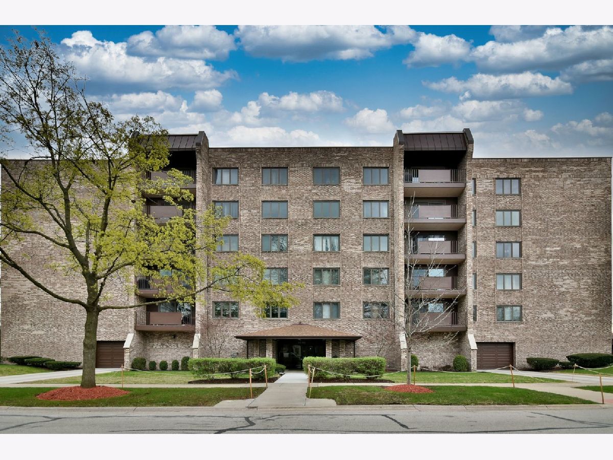 Condominiums Sold Coachlight Manor Des Plaines Illinois, 1595 Ashland