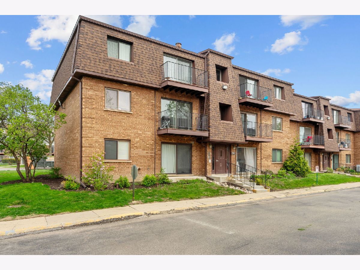 Condominiums Sold Cobblestone Glenview Illinois, 704 Cobblestone