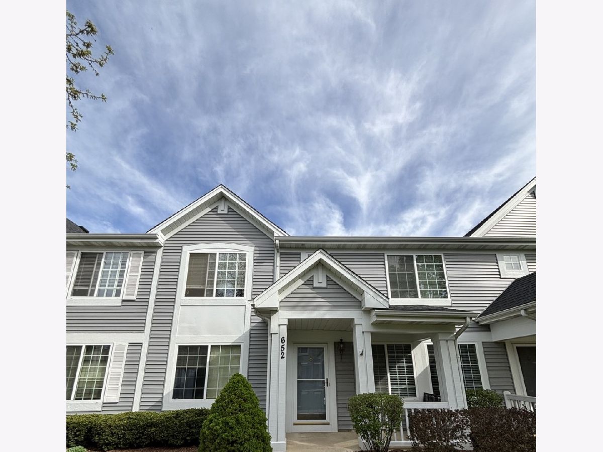 Townhomes Rented Lincoln Station Oswego Illinois, 652 Lincoln Station