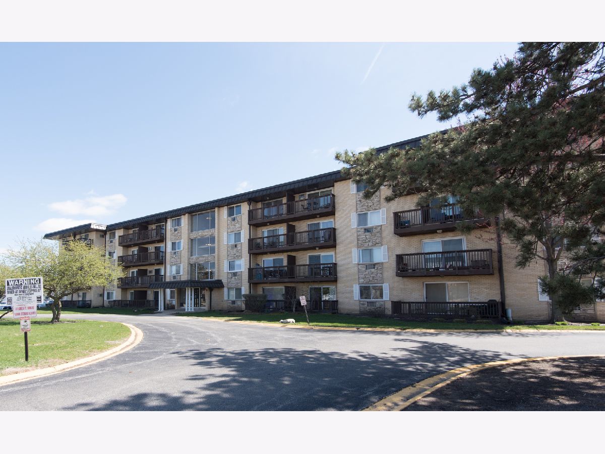 Condominiums & Homes Sold Evergreen Court Arlington Heights Illinois, 2218 Goebbert