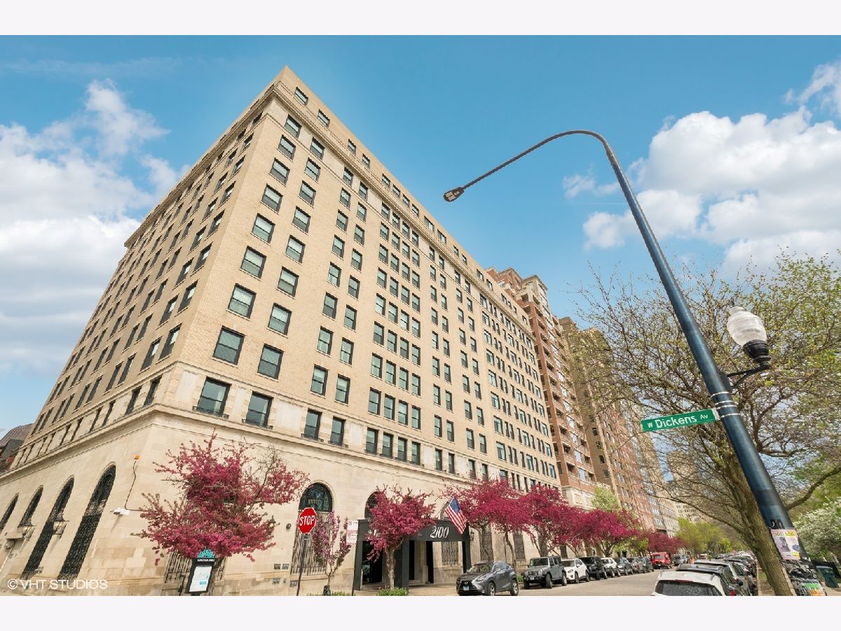 Condominiums Sold Pierre Chicago Illinois, 2100 Lincoln Park West