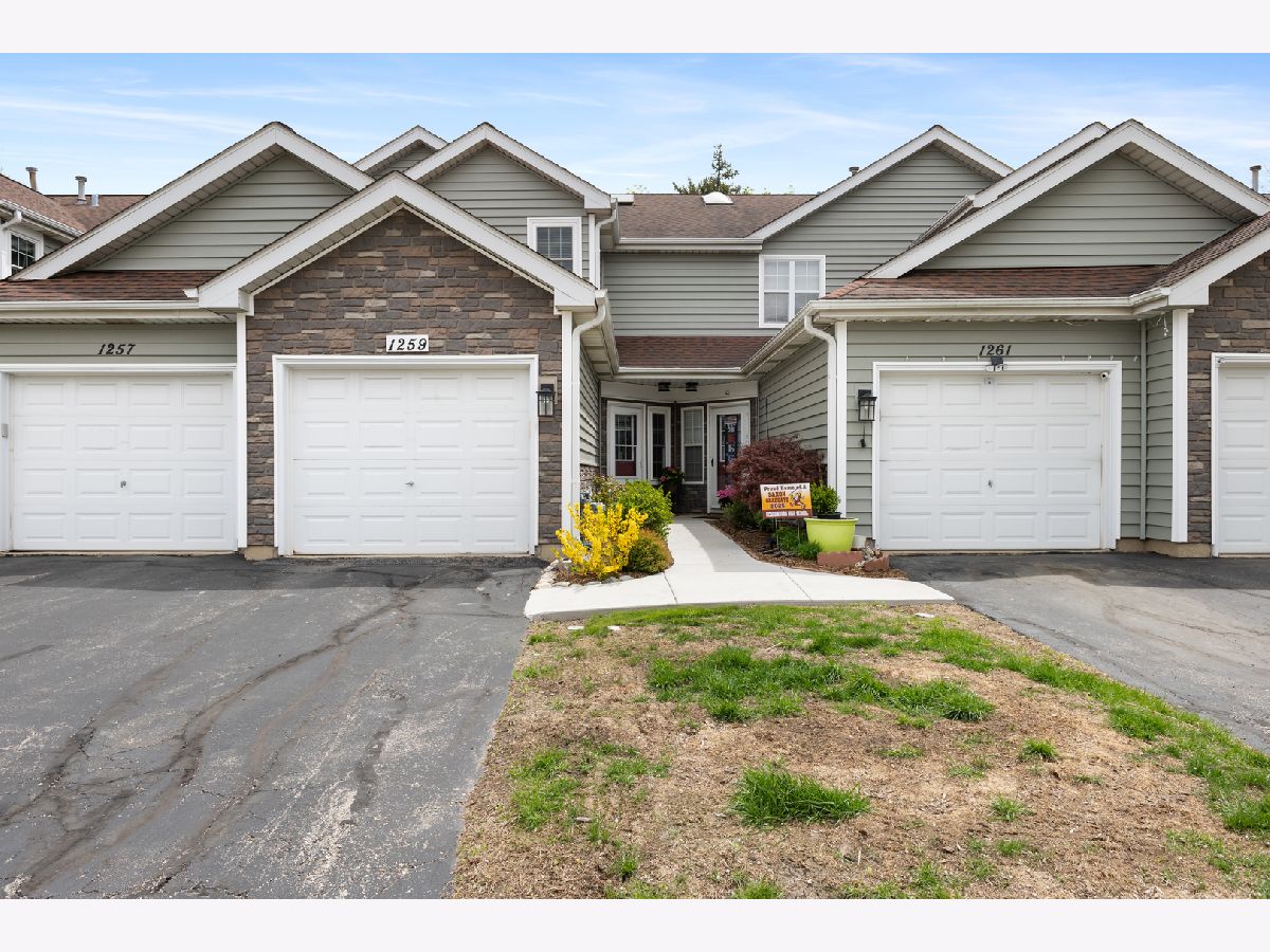Townhomes & Condos Sold Wellington Court Schaumburg Illinois, 1259 Cranbrook