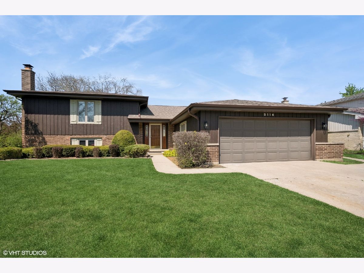 Homes Sold Ivy Hill East Arlington Heights Illinois, 2114 Peachtree