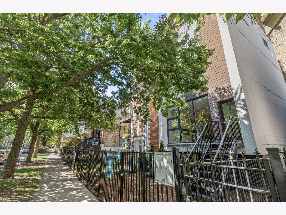  For Sale Chicago Illinois, 2320 Hamilton Avenue
