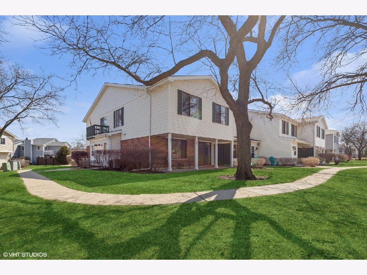 Townhomes & Condos & Homes Sold New Century Town Vernon Hills Illinois, 302 Taylor