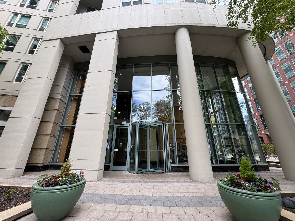 Condominiums Rented Sterling Chicago Illinois, 345 Lasalle