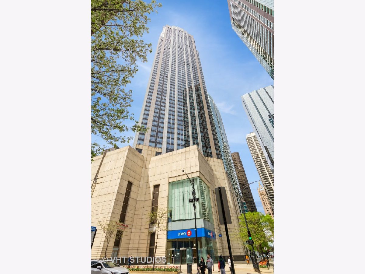 Condominiums Sold River East Chicago Illinois, 512 Mcclurg