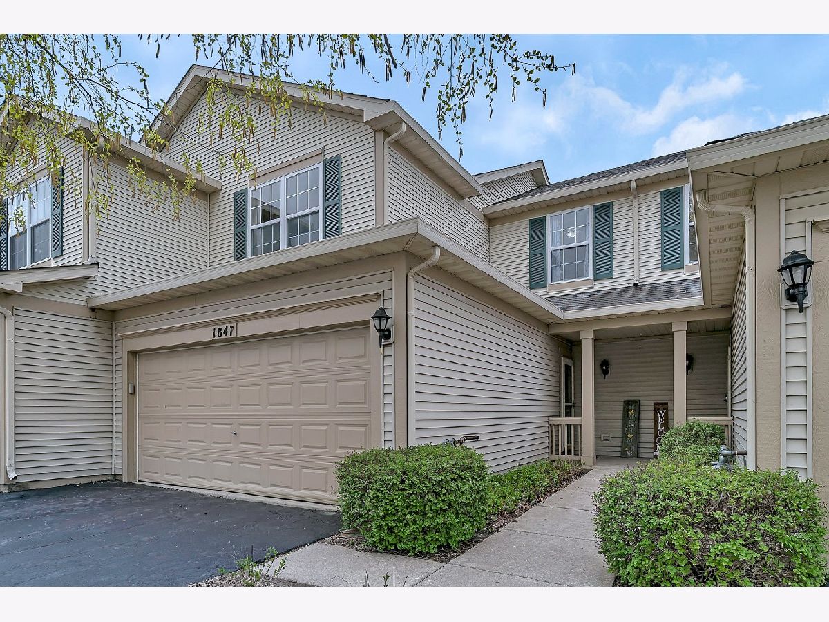 Townhomes & Homes Sold Lakewood Falls Club Romeoville Illinois, 1847 Wentworth