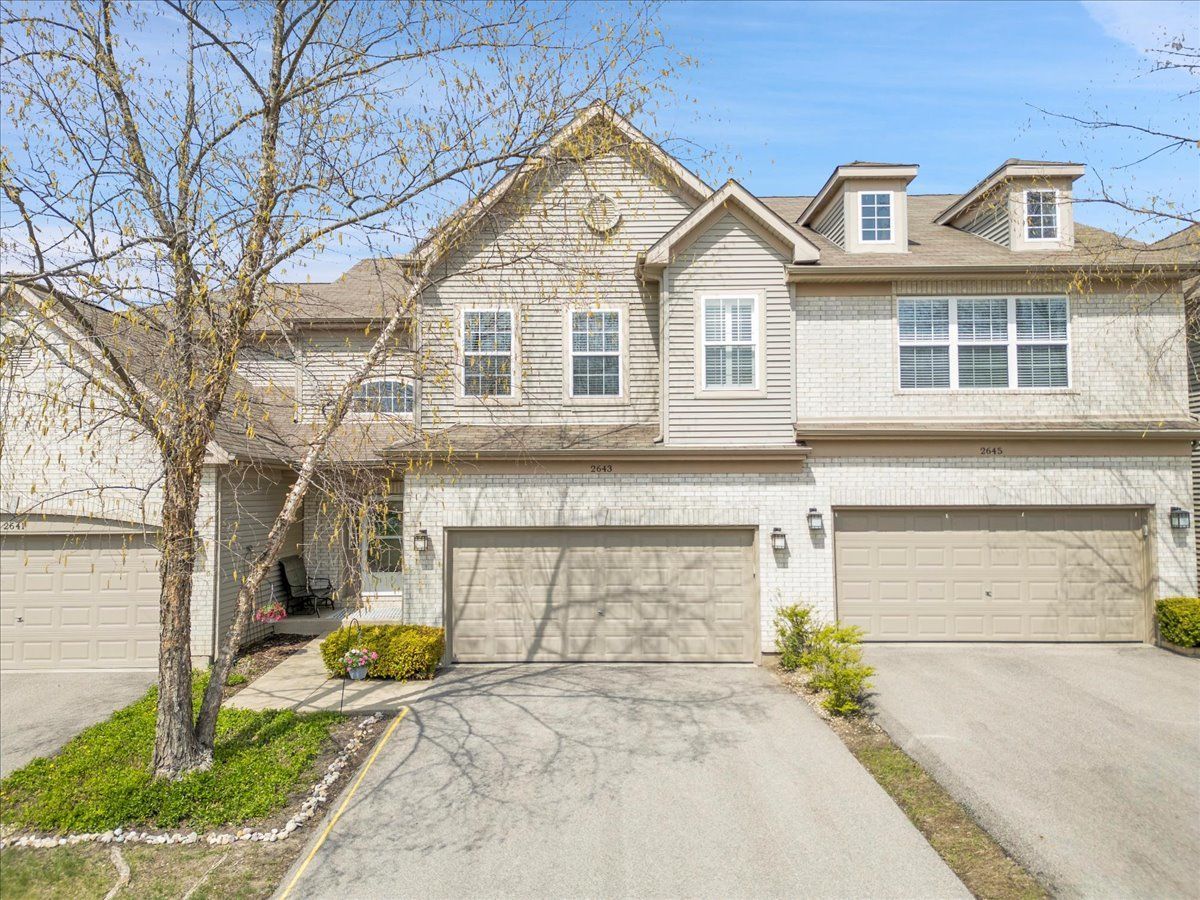 Townhomes & Condos Sold Cobblestone Woods Crystal Lake Illinois, 2643 Granite