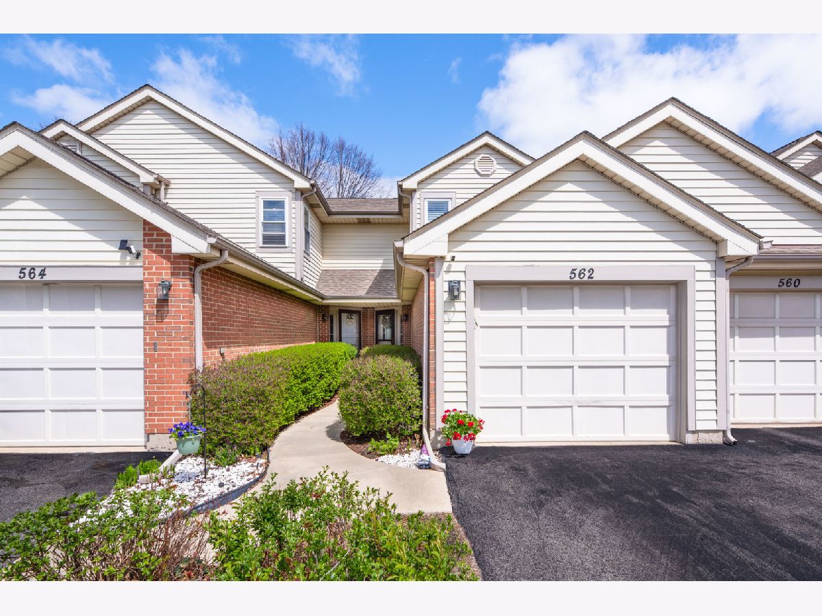 Townhomes & Condos Sold Windgate Arlington Heights Illinois, 562 Windgate