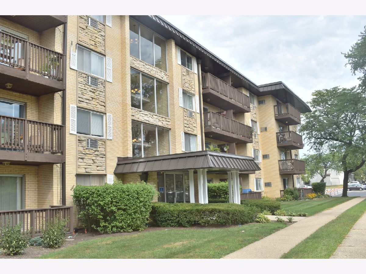 Condominiums & Homes Rented Evergreen Court Arlington Heights Illinois, 2226 Goebbert