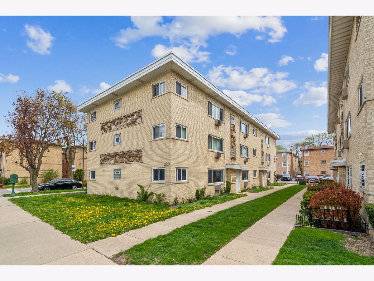 Sold Chicago Illinois, 5241 East River