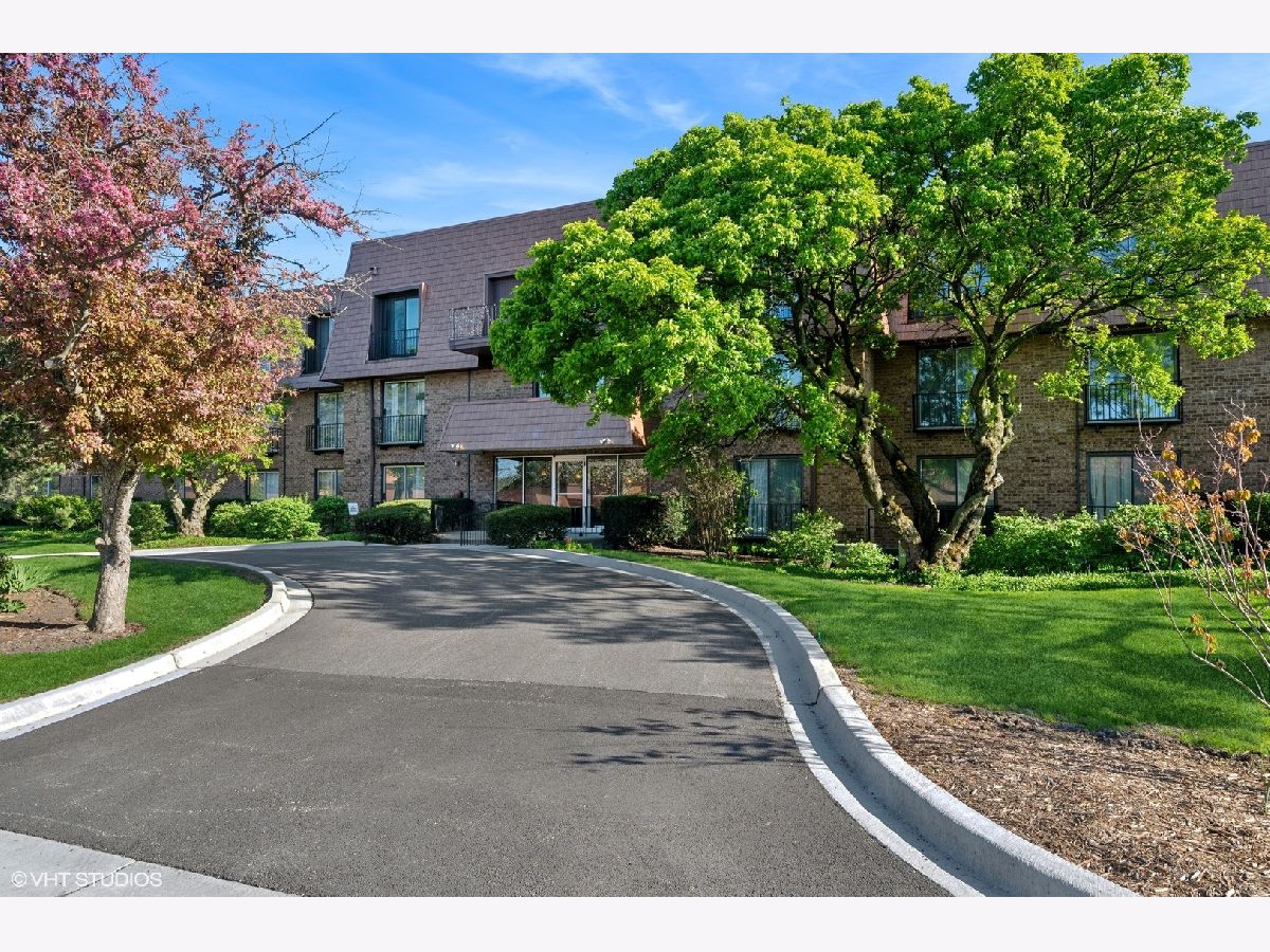 Condominiums Sold Normandy Hill Northbrook Illinois, 4000 Dundee
