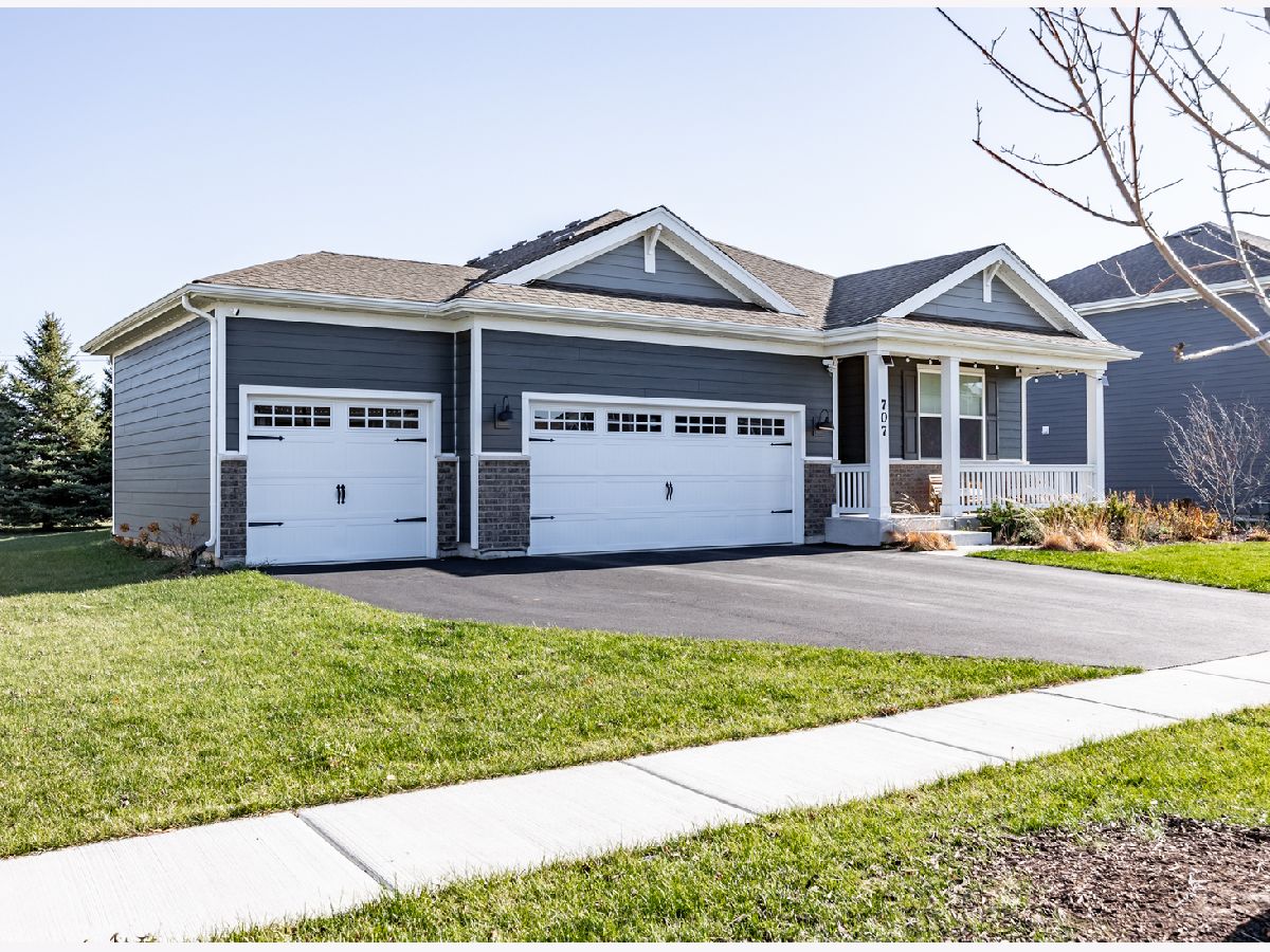 Homes Sold Highland Woods Elgin Illinois, 707 Kentshire