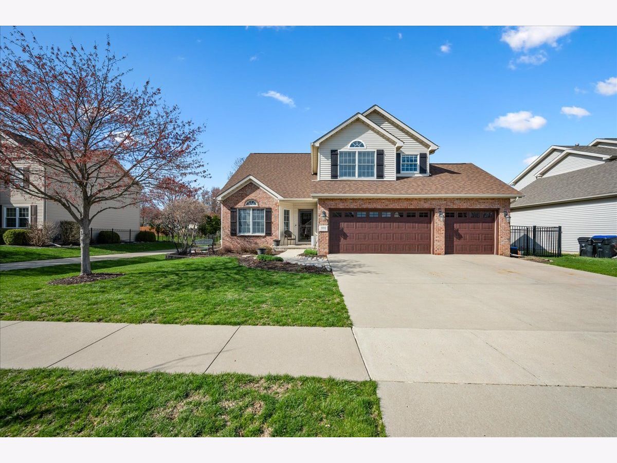 Homes & Condos & Townhomes Sold Gaelic Place Bloomington Illinois, 3102 Sable Oaks