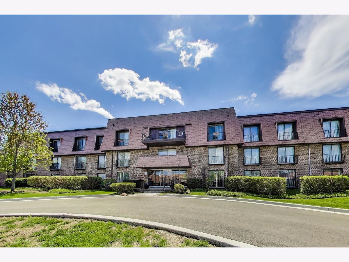 Condominiums Sold Normandy Hill Northbrook Illinois, 3950 Dundee