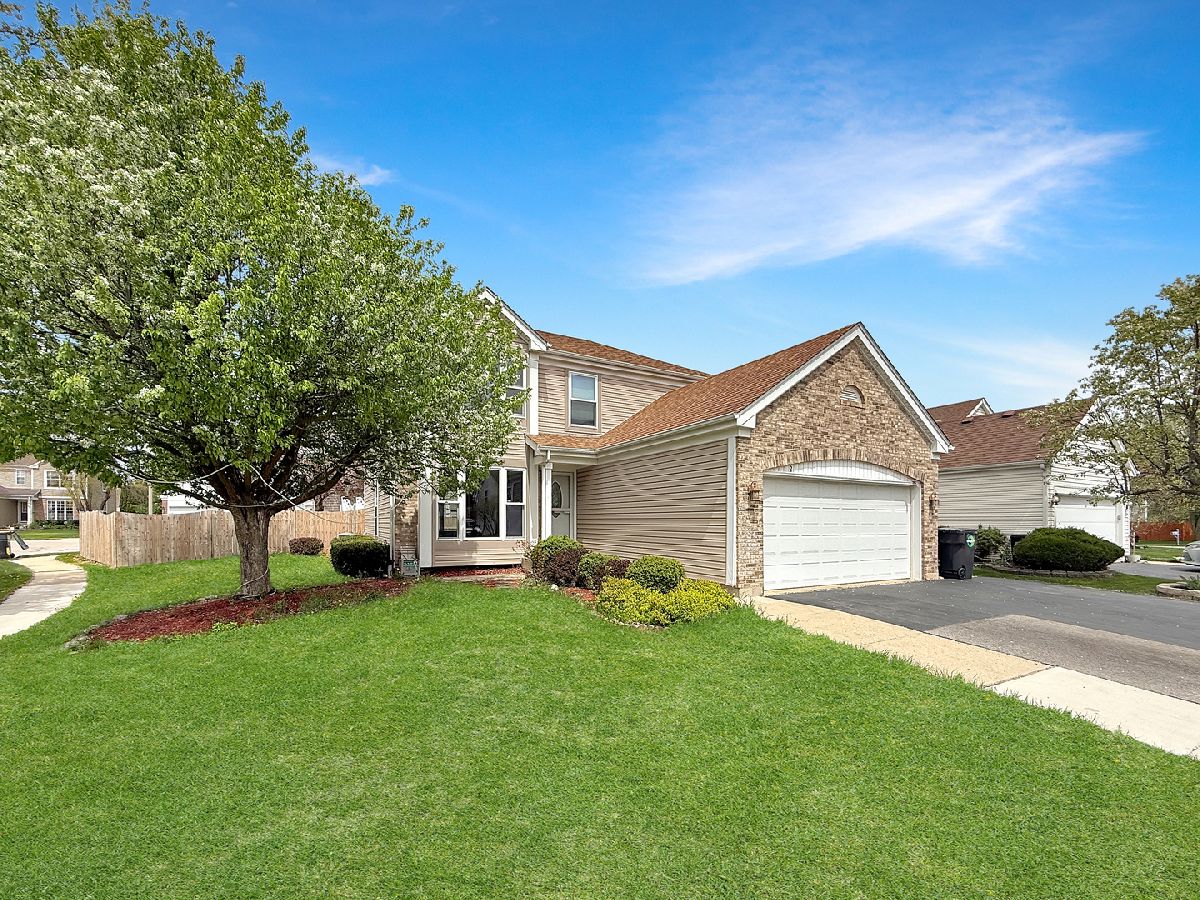 Homes Sold Cross Creek Streamwood Illinois, 2 Hummingbird