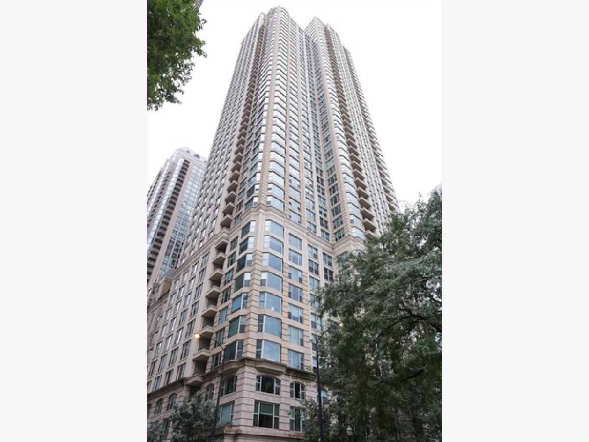 Condos & Townhomes Rented Fordham Chicago Illinois, 25 Superior