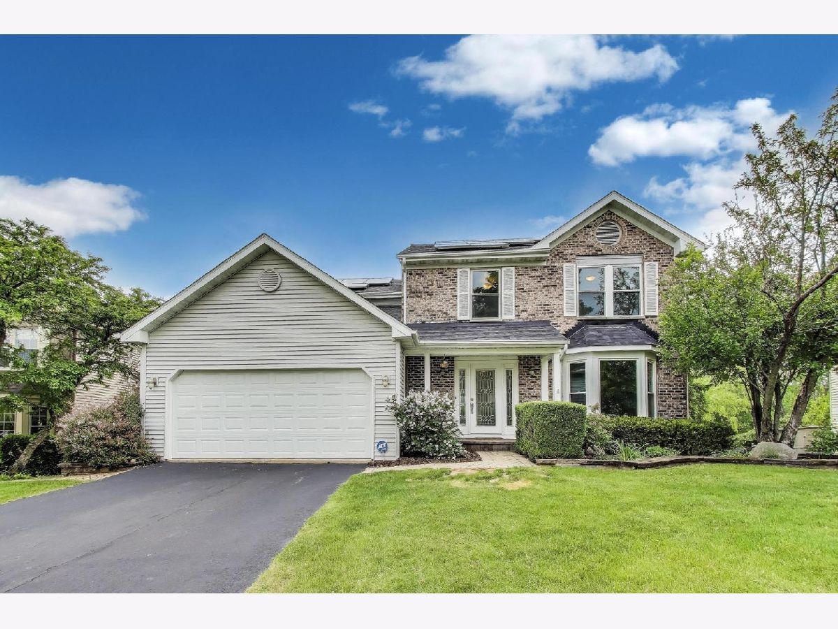 Homes & Condos & Townhomes For Sale Crystal Creek Lake In The Hills Illinois, 713 Mohican Trail