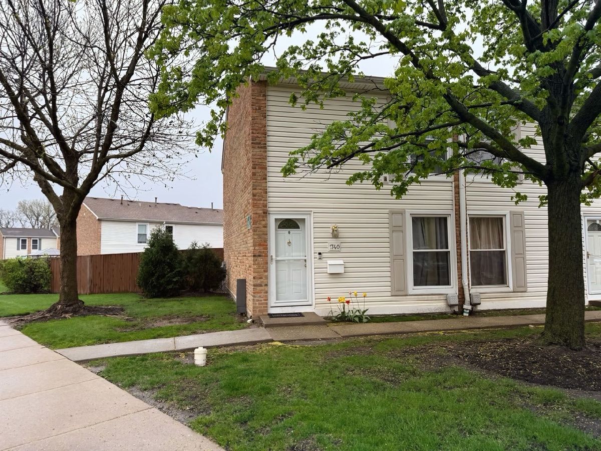 Townhomes & Condos Sold Huntington Club Hoffman Estates Illinois, 1740 Ardwick