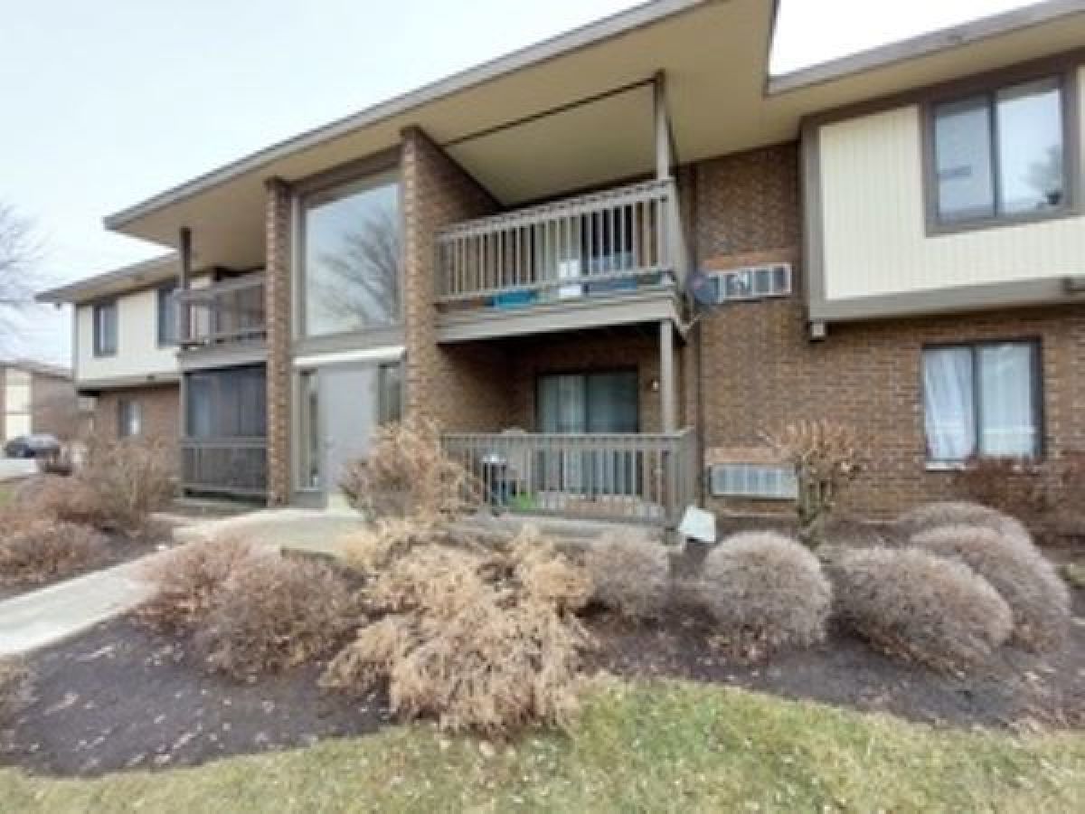 Condominiums Sold Somerset Crystal Lake Illinois, 580 Somerset