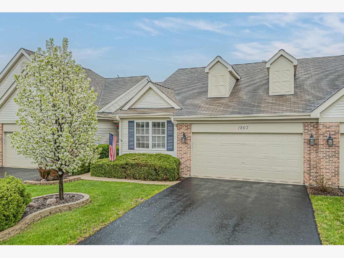 Townhomes Sold Woodland Green Fox Lake Illinois, 1207 Oakwood