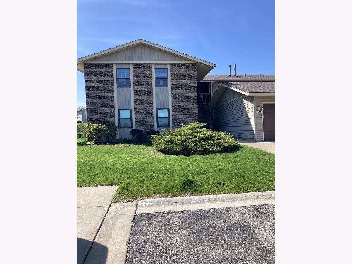 Condos & Townhomes Sold Sierra Blanca Hanover Park Illinois, 1295 Bamburg