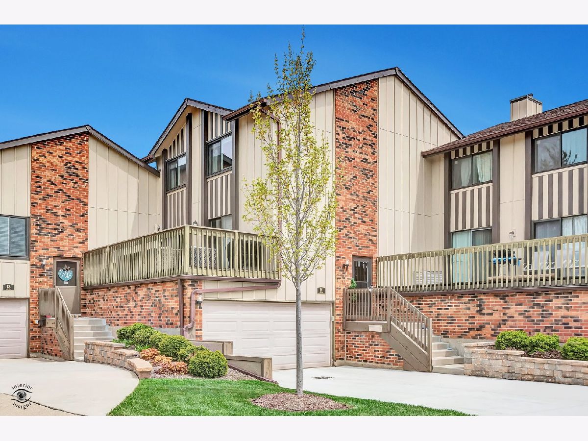 Condos & Townhomes Sold Lake Hinsdale Village Willowbrook Illinois, 16 Lakeview