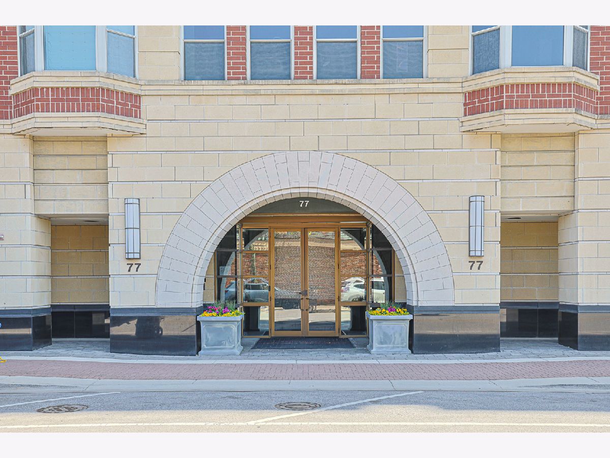 Condominiums Sold Arlington Town Square Arlington Heights Illinois, 77 Evergreen