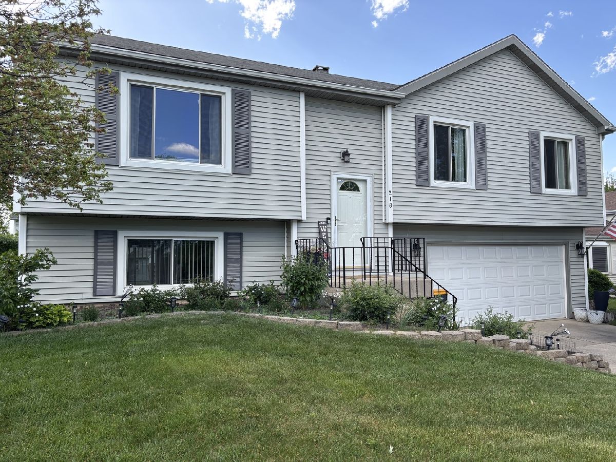 Condominiums & Homes Sold Brookside Streamwood Illinois, 218 Huntington