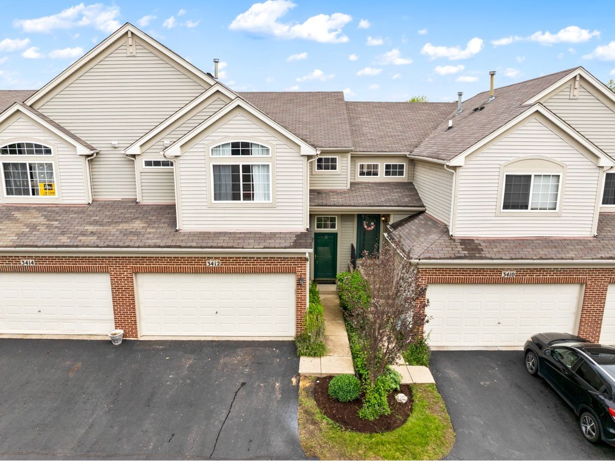 Townhomes Sold Shenandoah Townhomes Carpentersville Illinois, 3412 Blue Ridge