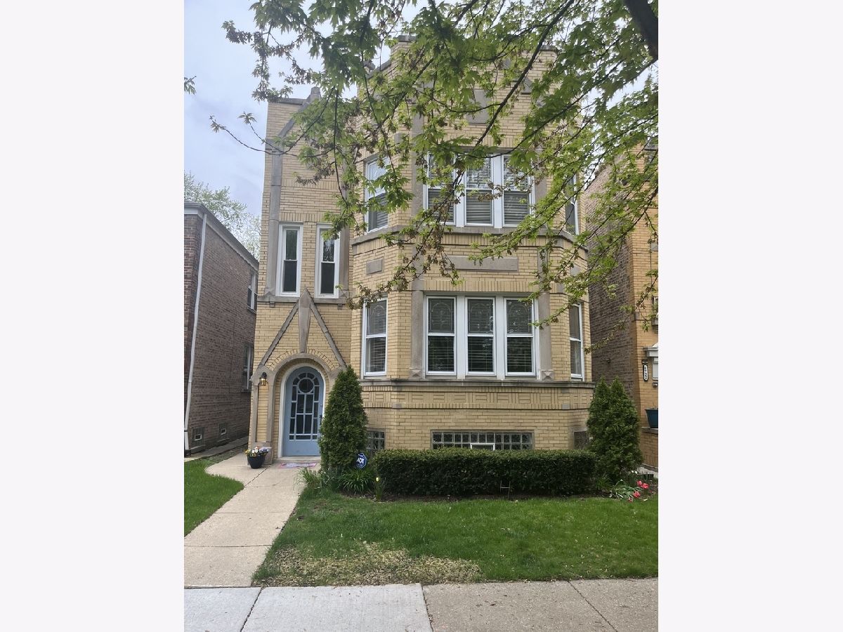 Homes & Condominiums Rented Peterson Park Chicago Illinois, 5718 Richmond
