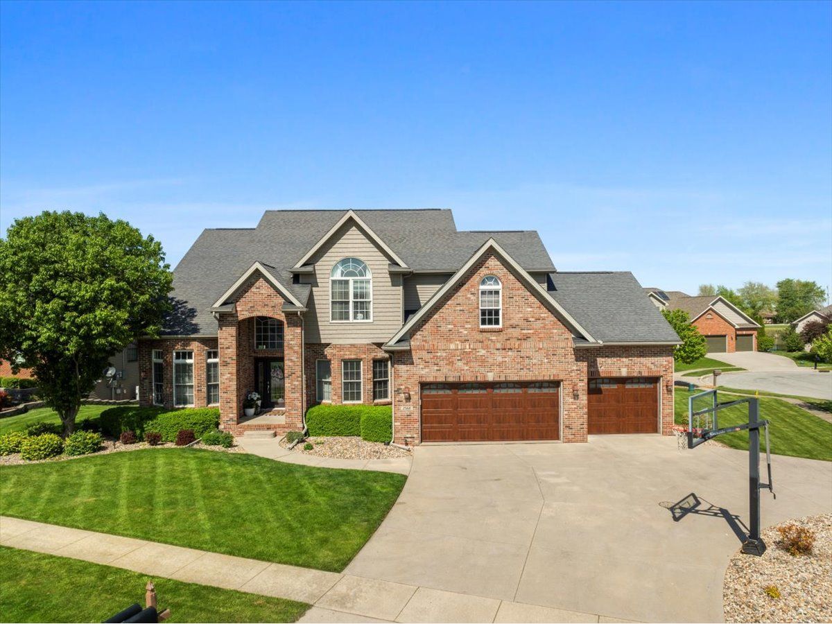 Homes & Condos & Townhomes Sold North Bridge Normal Illinois, 2568 Sedona